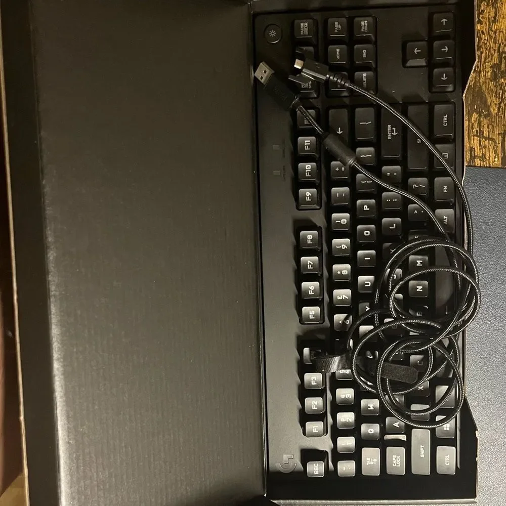 Logitech g pro tkl Wired Mechanical Keyboard gx Blue Clicky rgb Gaming